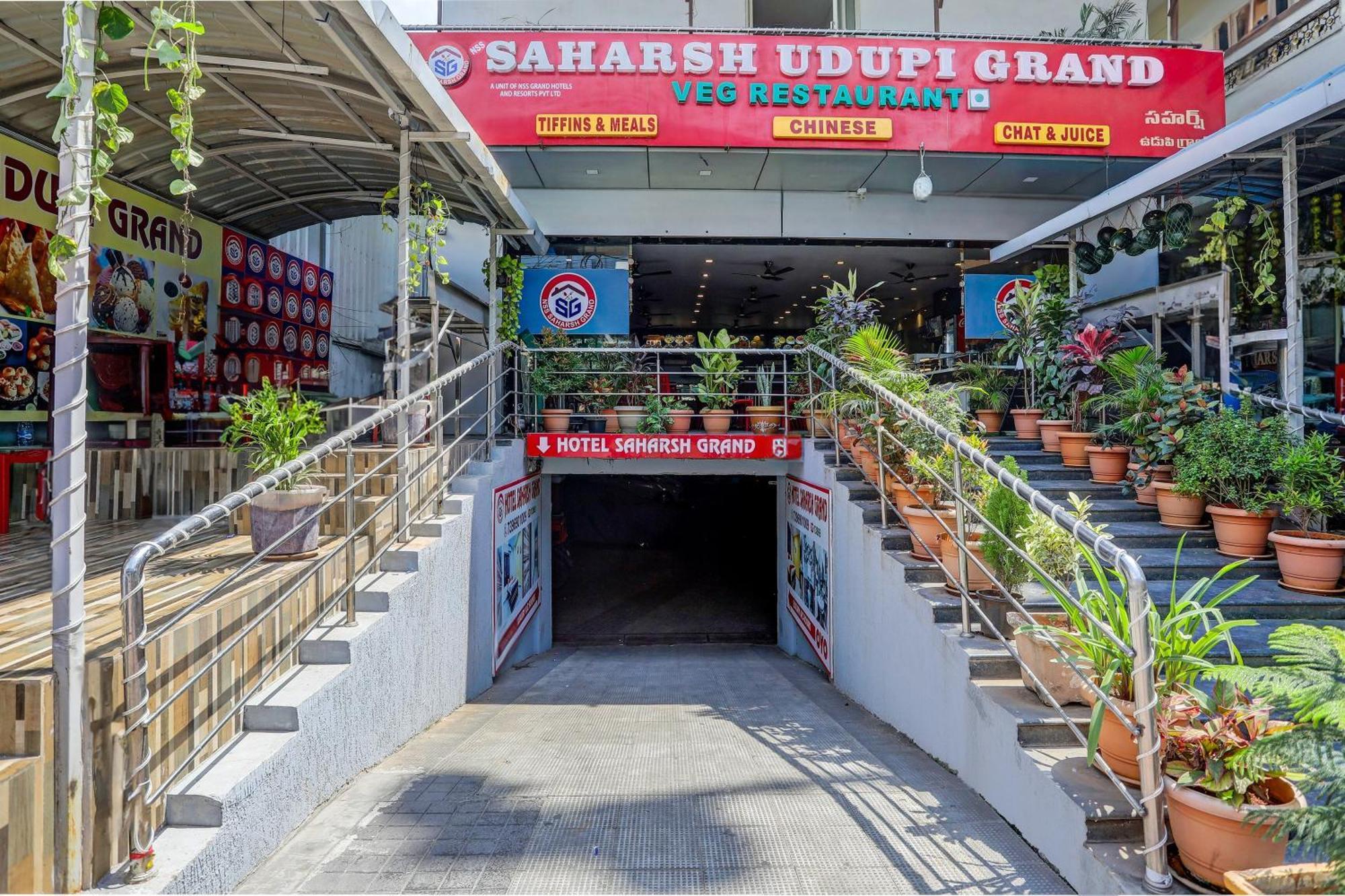 Capital O Saharsh Grand Near Shilparamam Hajdarábád Exteriér fotografie